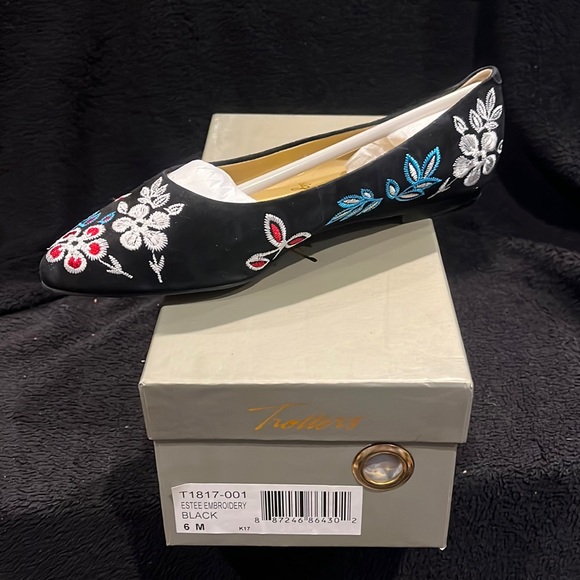 Trotters Shoes - Trotters Estee Embroidery